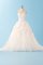 Abito da Sposa in Pizzo Radiosa con Increspature A Terra All Aperto
