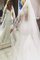 Abito da Sposa in Pizzo Naturale Tubino V-Scollo Spazzola Treno