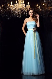 Abito Quinceanera con Nastro Ball Gown in Raso Lunghi Senza Strap