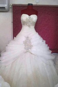 Abito da sposa con festone emozionante con cristino pudica spazzola treno in tulle