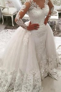 Abito da sposa elegante cerniera a sala nobile coda a strascico cattedrale in tulle