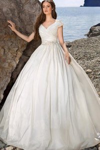 Abito da Sposa con Increspato Classico Radiosa V-Scollo Cappellino