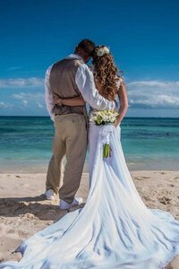 Abito da Sposa in Pizzo Profondo V-scollo Coda A Strascico Cappella Retro Tubino