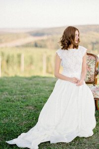 Abito da Sposa Cappellino con Manica Corte Medievale Spazzola Treno decorato