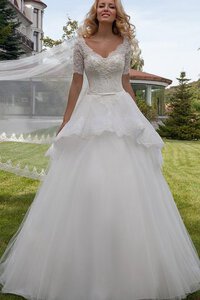 Abito da Sposa Radiosa in Pizzo con Manica Corte con Applique a Chiesa