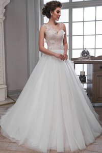 Abito da Sposa Coda A Strascico Corto in Tulle Radiosa Tondo con Applique