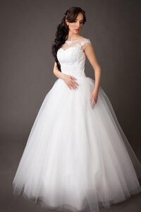 Abito da Sposa in Tulle Largo con Manica Corte Ball Gown A Terra