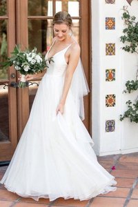 Abito da sposa in tulle moderno spazzola treno favoloso particolare lungo