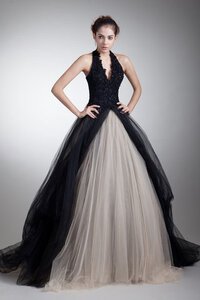 Abito dal Dolce Sedici con Perline Anello Ball Gown Senza Maniche