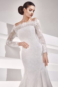 Abito da Sposa Allacciato Tubino Spazzola Treno Naturale Quadrato