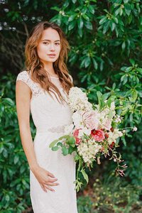 Abito da Sposa Mini con Manica Corte con Perline Tubino Stravagante