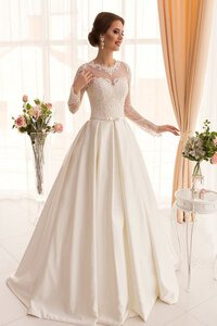 Abito da Sposa Medievale con Increspature decorato Spazzola Treno con Bottone