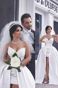 Abito da Sposa con Perline Naturale Senza Maniche in Raso Coda A Strascico Cappella