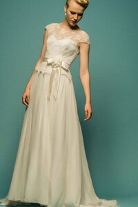 Abito da Sposa con Applique con Fiocco Naturale Tondo in Tulle