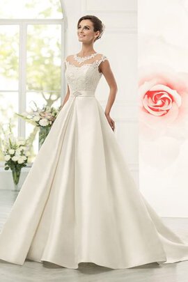 Abito da Sposa in Raso Naturale decorato A Terra con Applique