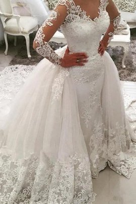 Abito da sposa elegante cerniera a sala nobile coda a strascico cattedrale in tulle