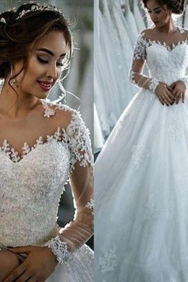 Abito da sposa a terra piuttosto a sala barchetta con piega con bottone