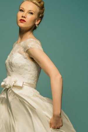 Abito da Sposa con Applique con Fiocco Naturale Tondo in Tulle