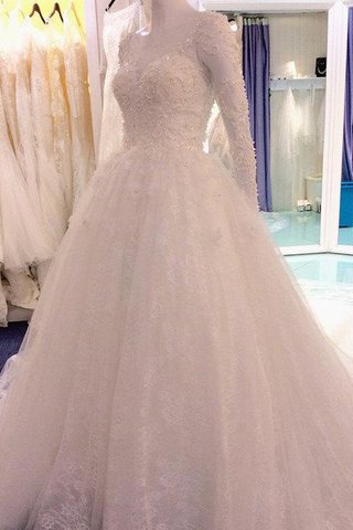 Abito da Sposa con Bottone Coda A Strascico Cattedrale A-Line in Pizzo Radiosa