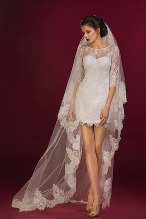 Abito da Sposa Mini Tubino decorato in Pizzo con Mezze Maniche