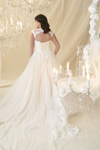 Abito da Sposa Sogno con Applique Coda A Strascico Corto Cappellino con Manica Corte