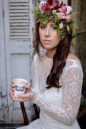 Abito da Sposa A Terra decorato Spazzola Treno Semplice in Pizzo