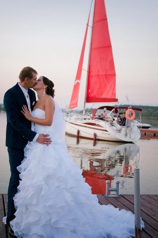 Abito da Sposa in Raso Schiena Nuda con Increspature Cappellino A Terra