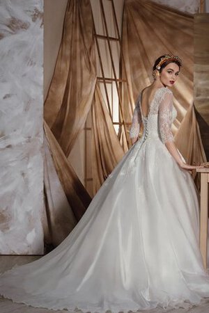 Abito da Sposa in Pizzo Coda A Strascico Cappella in Organza Largo A Terra