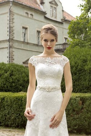 Abito da Sposa Seghettato Scollo in Pizzo con Fiore Cappellino Stravagante