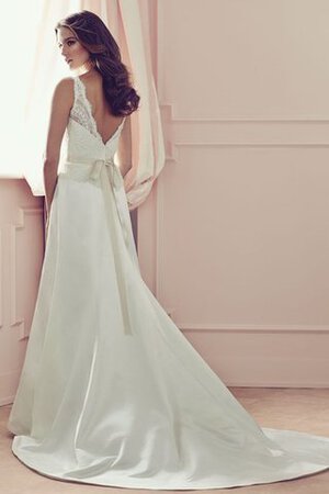 9ce2-b3fbe-abito-da-sposa-pomposo-a-terra-semplice-cuore-romantico.jpg