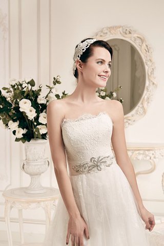 Abito da Sposa con Cristino con Applique Naturale A Terra in Pizzo