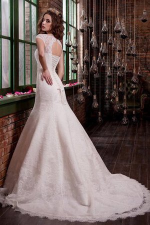 Abito da Sposa con Applique Barchetta Naturale in Pizzo Conservatore