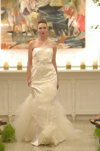 Abito da Sposa con Fusciacca Spazzola Treno Senza Maniche in Tulle con Increspature
