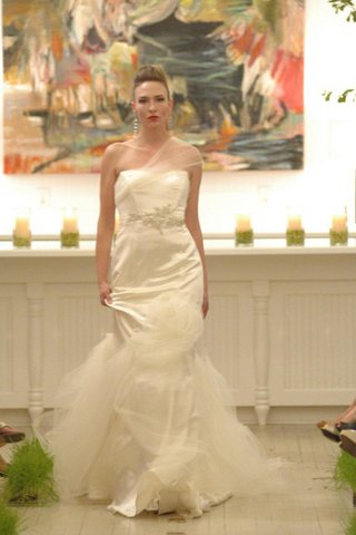 Abito da Sposa con Fusciacca Spazzola Treno Senza Maniche in Tulle con Increspature