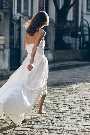 Abito da Sposa Senza Strap con Perline in Raso a Riva Formale E Informale