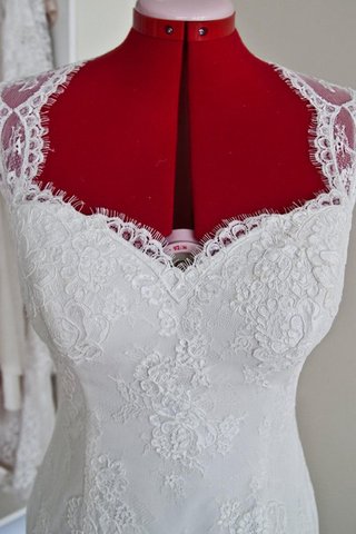 Abito da Sposa con Bottone in Pizzo a Riva Semplice Formale E Informale