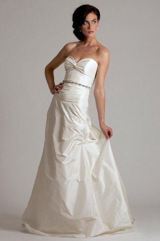 Abito da Sposa in Taffeta Cuore A Terra con Perline Naturale