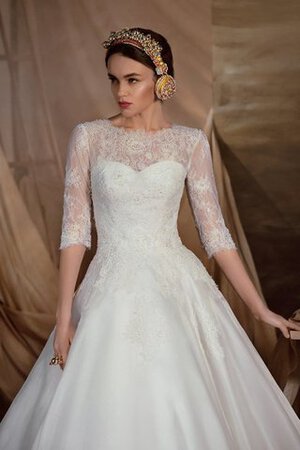 Abito da Sposa in Pizzo Coda A Strascico Cappella in Organza Largo A Terra