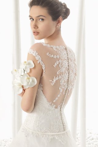 Abito da Sposa Barchetta Originale Bassa a Sala A Terra