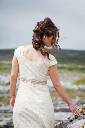 Abito da Sposa con Perline Cappellino V-Scollo Alta Vita in Pizzo