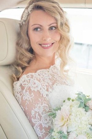 Abito da Sposa con Fusciacca in Chiffon Coda A Strascico Corto con Bottone Barchetta