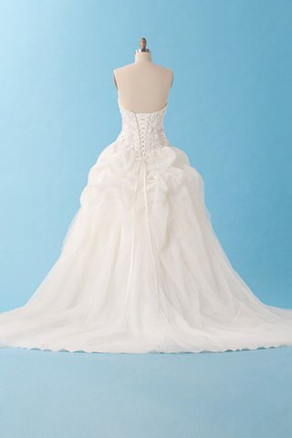 Abito da Sposa in Pizzo Radiosa con Increspature A Terra All Aperto