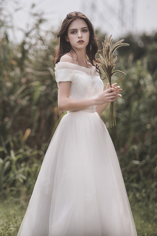 Abito da sposa a spiaggia sotto ginocchio grazioso con applique in raso medievale