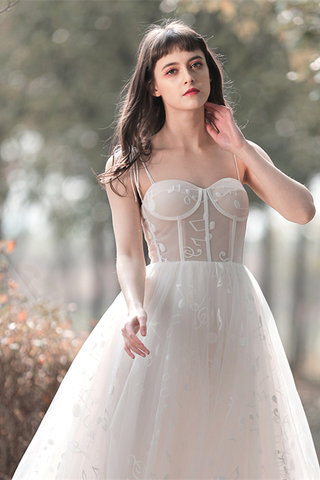 Abito da sposa semplice allettante in tulle in raso favola senza maniche