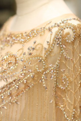 Abito da sera alternativo in tulle particolare in raso scintillante vintage