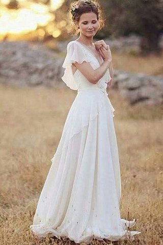 Abito da sposa suggestivo pudica con piega naturale moda all aperto