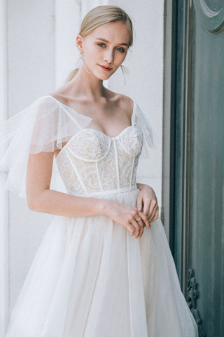 Abito da sposa naturale sogno in tulle cuore con manica corte alla moda