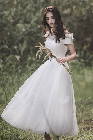 Abito da sposa a spiaggia sotto ginocchio grazioso con applique in raso medievale