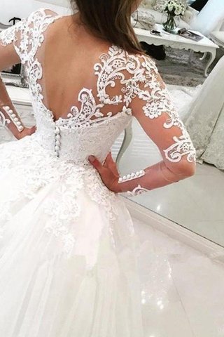 Abito da sposa elegante cerniera a sala nobile coda a strascico cattedrale in tulle