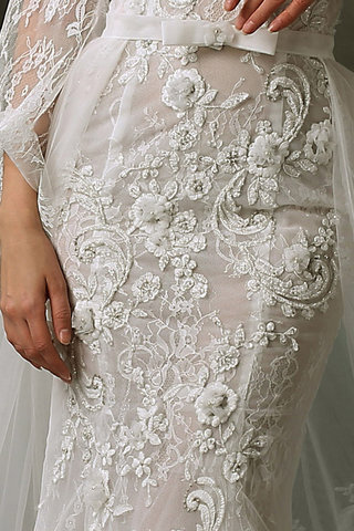 Abito da sposa favola sensuale con maniche lunghe squisito in raso in pizzo